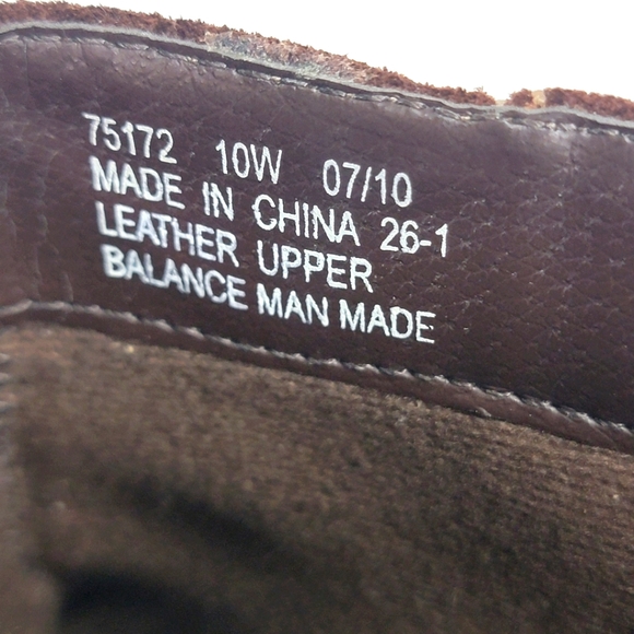 Clark's Brown Suede Booties Size 10W. S1266 - Picture 7 of 7